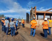 Membros do GT Carvão Vegetal Sustentável vistando a planta de carbonização da Saint-Gobain PAM Bioenergia.